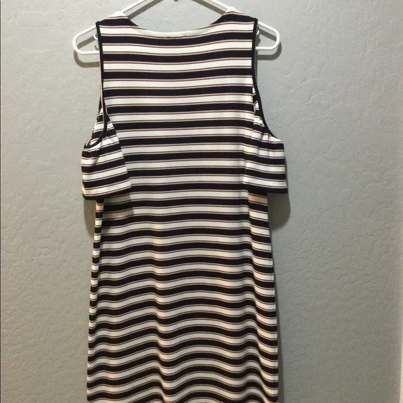 Cold Shoulder Dress - Picture 3 of 5